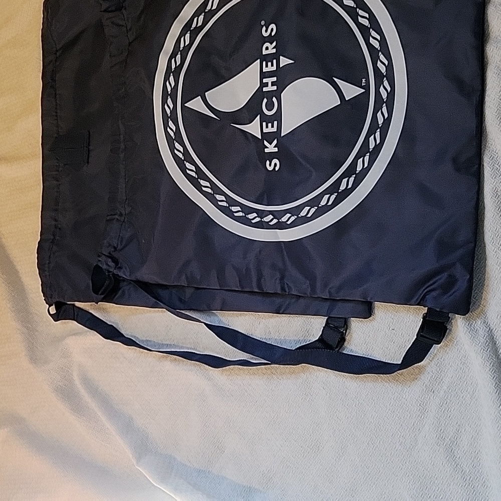 Skechers Set of 2 Navy Blue Drawstring Backpacks Mint Condition - Picture 5 of 5